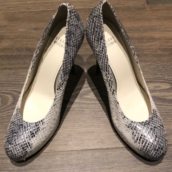STUART WEITZMAN Grey/White Rowin Snakeskin Heel - Picture 2 of 6